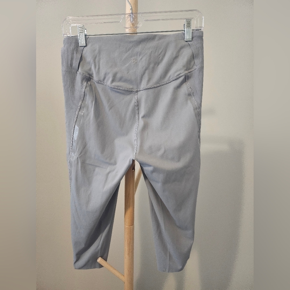 lululemon Gloss Trim High Rise Crop (17"), Size 8 - Picture 6 of 6